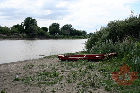 Canoeing the Red Deer River