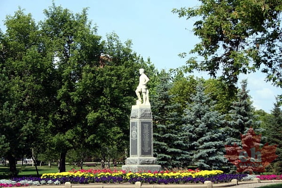 Statue in Kinsmen Park