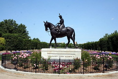 Queen Elizabeth Statue
