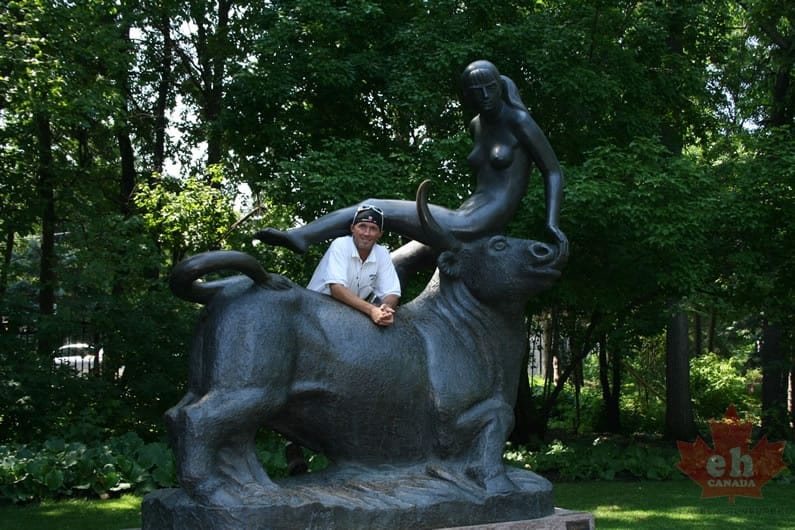 statue-greg-46