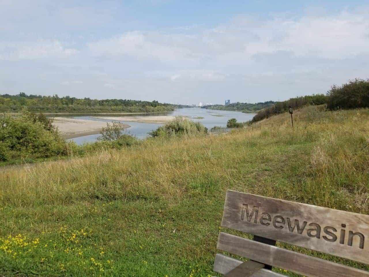 Meewasin Valley Trail follows the banks of the South Saskatchewan River for 105km
