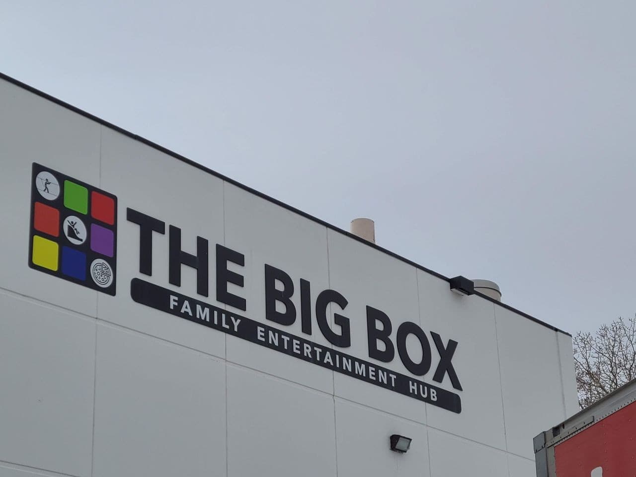 A must see indoor attraction in Calgary Alberta Canada is the Big Box Entertainment Centre. Various actives and games to play for all ages to enjoy. Food, bumper cars and much more.