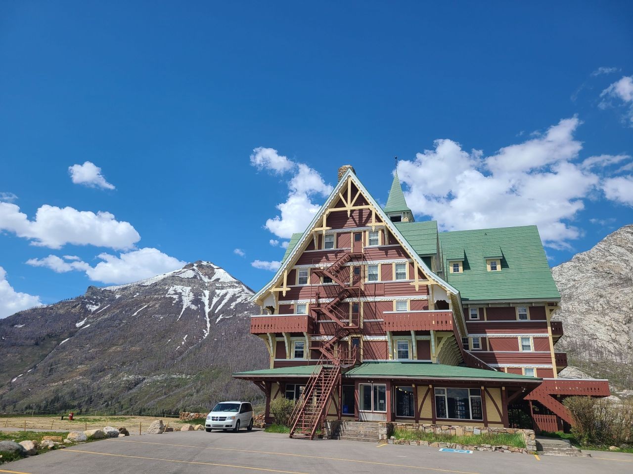 An iconic hotel in Waterton Lakes National Park of Canada. Book an accommodation or a wedding at this gorgeous venue. Also featuring restaurants, afternoon tea and ghost stories!