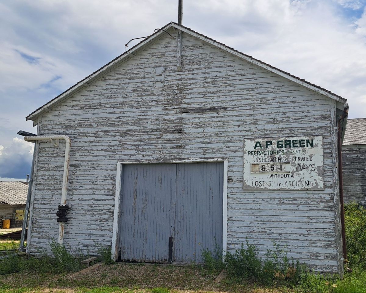 A buildling in the brick making complex at the Claybank Brick Plant National Historic Site has a sign indicating they facility went 651 without a workplace incident.