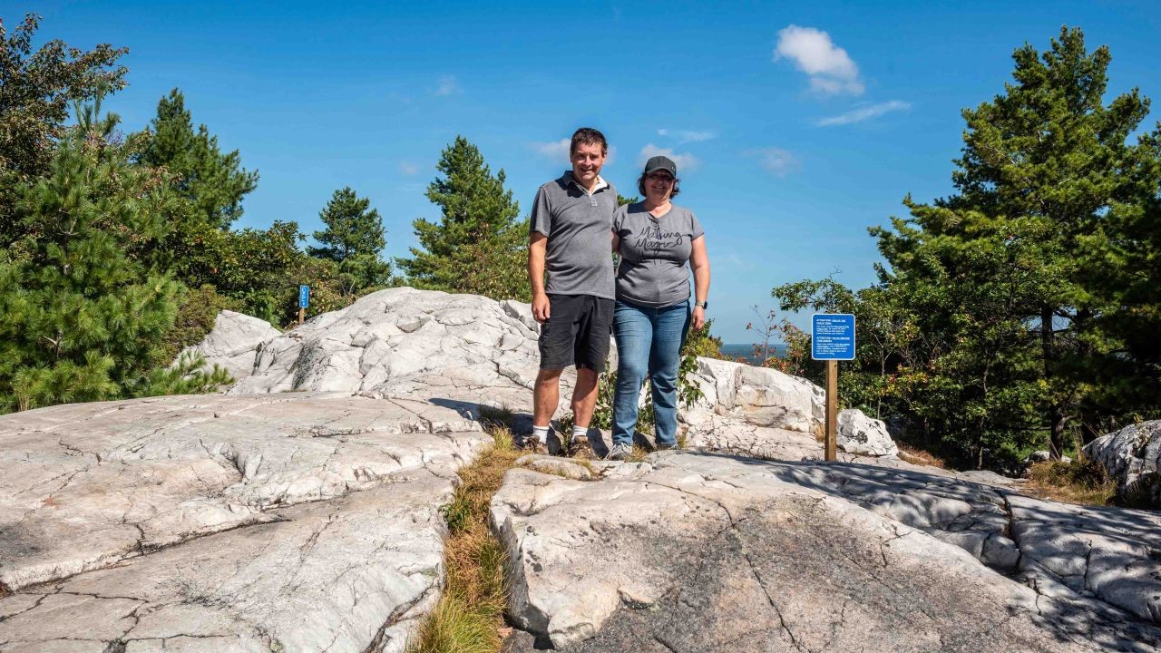 Hiking the popular Crack in Ontario Canada so to enjoy some amazing mountain rules.