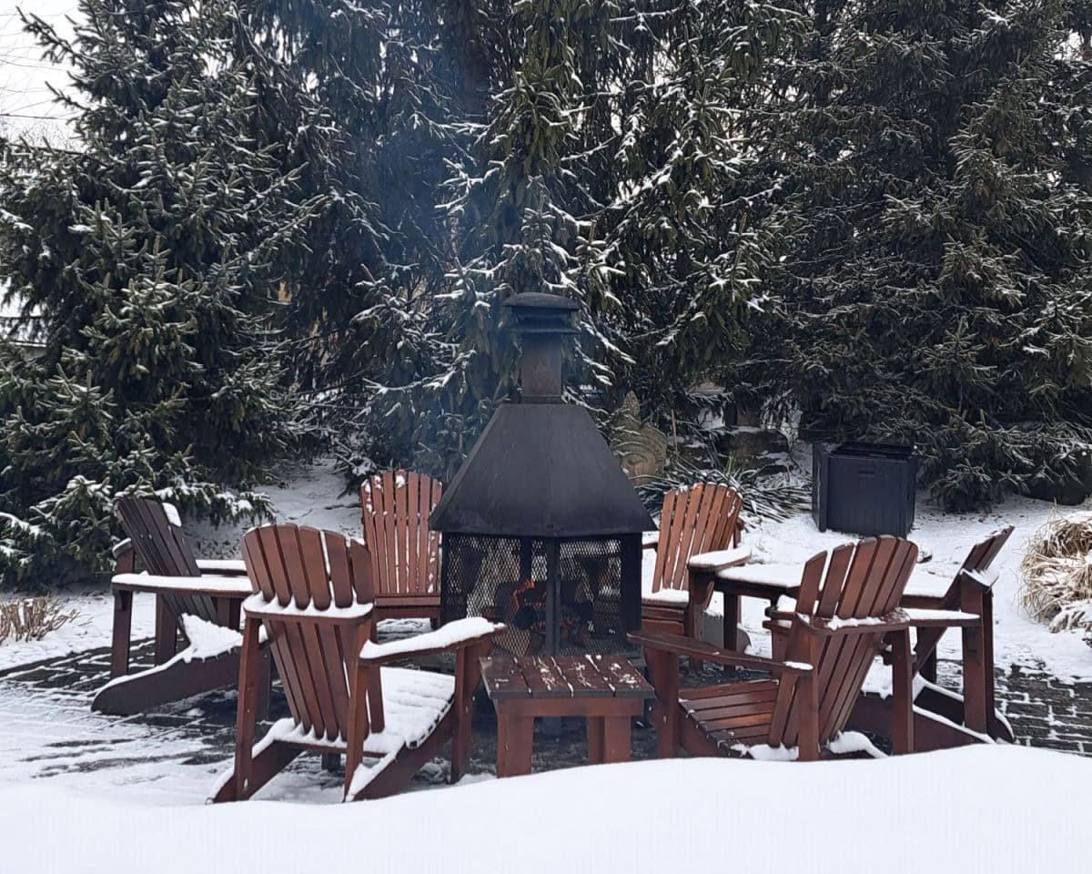 Strom Nordic Spa in the Montérégie region has several relaxation areas. This one has Adirondack chairs around a an outdoor fire pit.