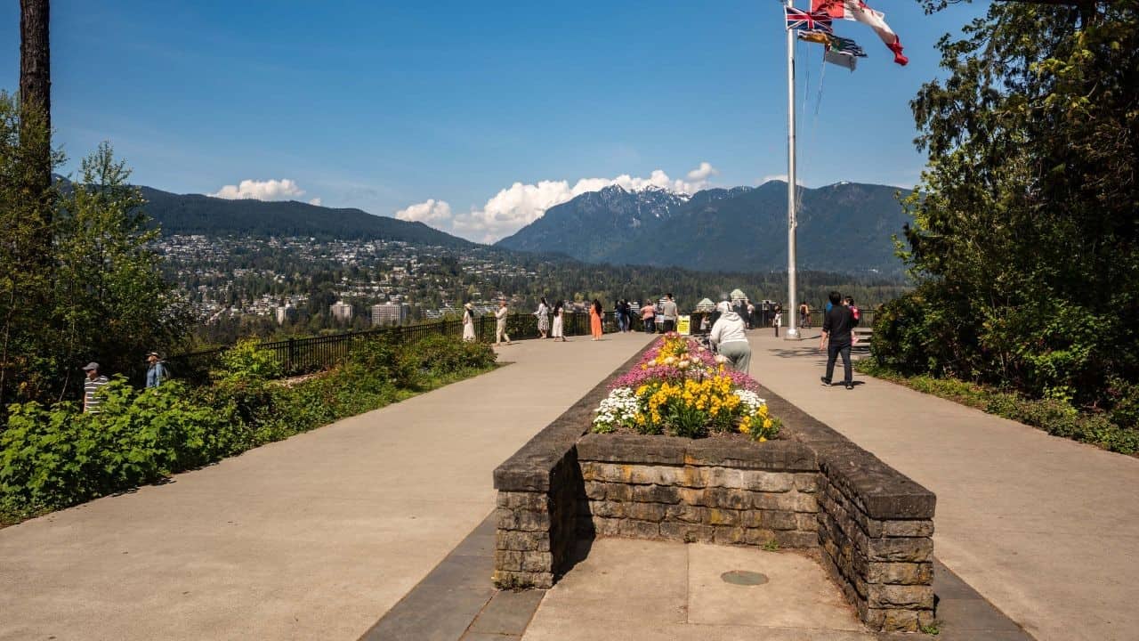 In Downtown Vancouver is a very popular park called Stanley Park. Stanley Park Prospect Point Lookout.