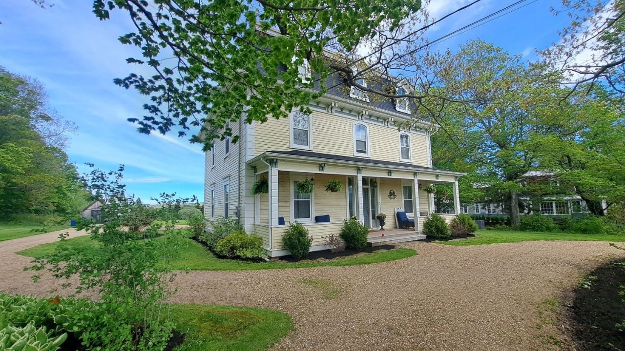 Maplehurst Manor is a historic home in Dorchester New Brunswick. It was built by Edward Barron Chandler, a Father of Confederation. It has been lovingly restored and is now a charming bed and breakfast.