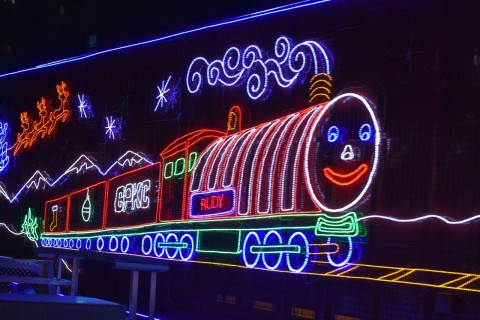 Discover the best tips for enjoying the CP Holiday Train! From prime viewing spots to timing your visit, ensure you get the most out of this festive, family-friendly holiday tradition.