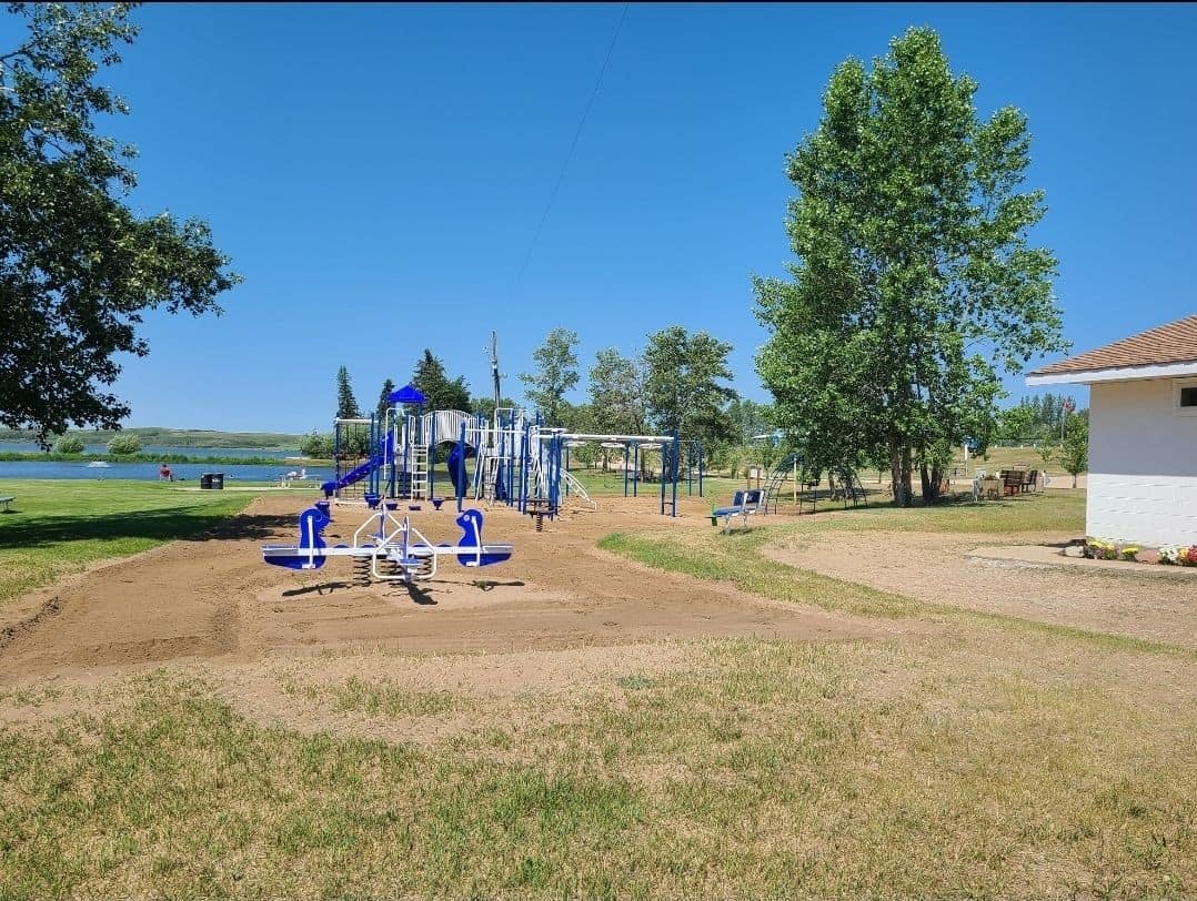 Playgrounds are an amazing part of any road trip with kids. East central Alberta into Saskatchewan is a gold mine of new and old play structures.