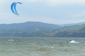 kitesailing-at-sudbury-beach-park