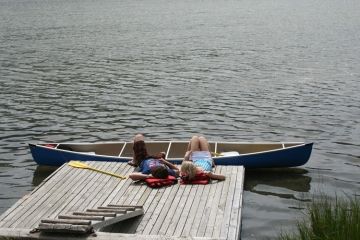 2nd-lake-dock-people20090718_19