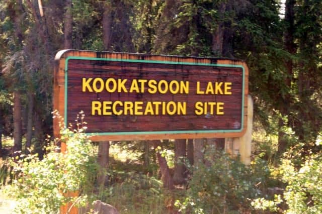 kookatsoon_lake_yukon_entrance-hwy-sign