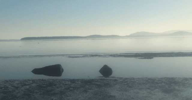 mountains-and-mist-walking-from-cordova-bay-beach-towards-polks