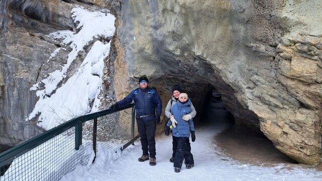 johnston-canyon-lower-waterfall-cave-entrance
