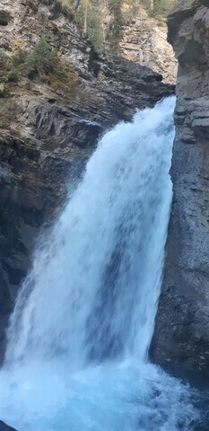 johnston-canyon-waterfall-lower-falls