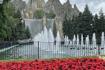 canadas-wonderland-entrance-view