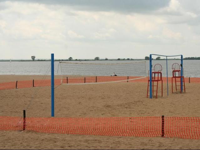 day-use-beach-volleyball