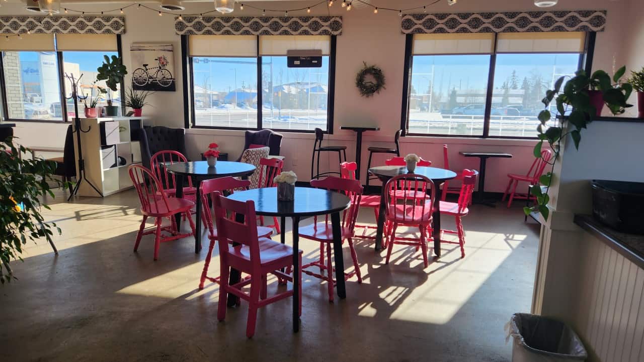 Lots of Seating at the Cocoa Tree Bake Shoppe - Cocoa Tree Bakery has lots of seating options. From your standard tables to cute comfy couches. Take a break while in Olds Alberta 