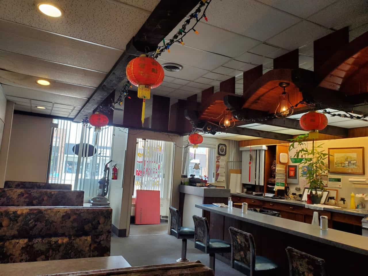 Uptown Cafe Fun Decor  - This Moose Jaw restaurant serves both Canadian menu options and some great Chinese food choices as well