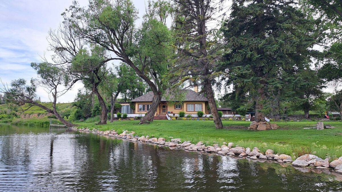 Moose Jaw River House - The Moose Jaw River is so tranquil and quiet that you almost forget that you are paddling through a city until you come around a bend and find some beautiful home along the riverbank.
