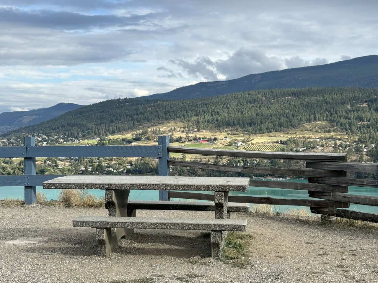 Kalamalka Lake Viewpoint has picnic tables 2024-09-25 - There are a total of 6 picnic tables at this viewpoint and rest area. There is plenty of parking and it is wheelchair accessible. 