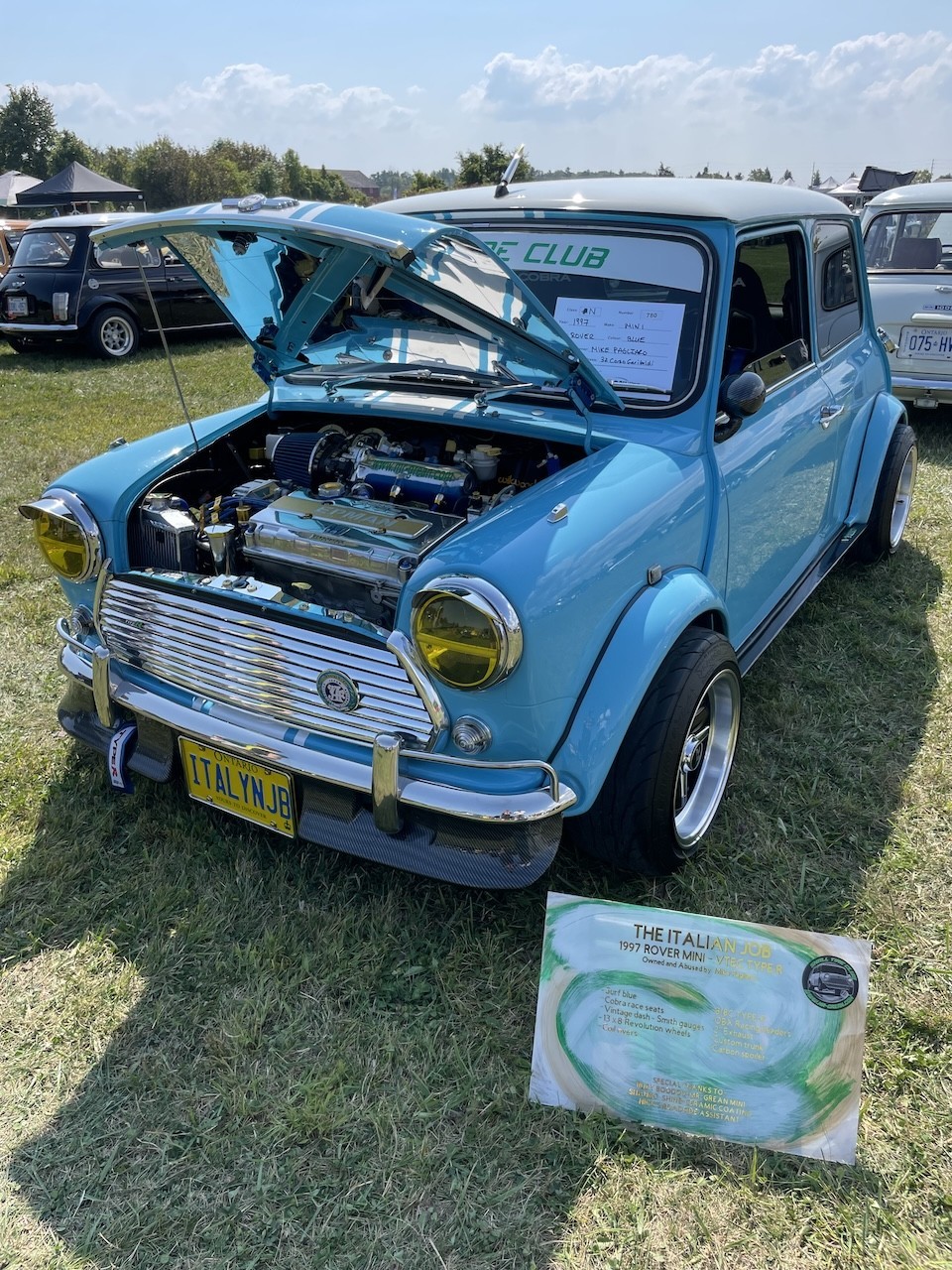 The Italian Job 1997 MINI Rover in Oakville Ontario Canada  - This beautiful 1997 MINI Rover in Oakville, Ontario pays tribute to the MINIS featured in the Italian Job. It came completer replica gold bars in the trunk.