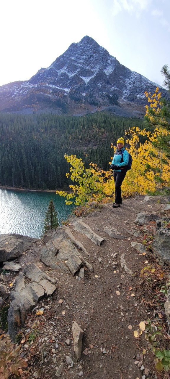 Fall hiking in Banff National Park - The Vista Lake Trail is 2.7km round trip. It begins with a 165m descent to the lake which means you will have a 165m climb out of the valley at the end of your hike. Fortunately, the views and fall colours are great.