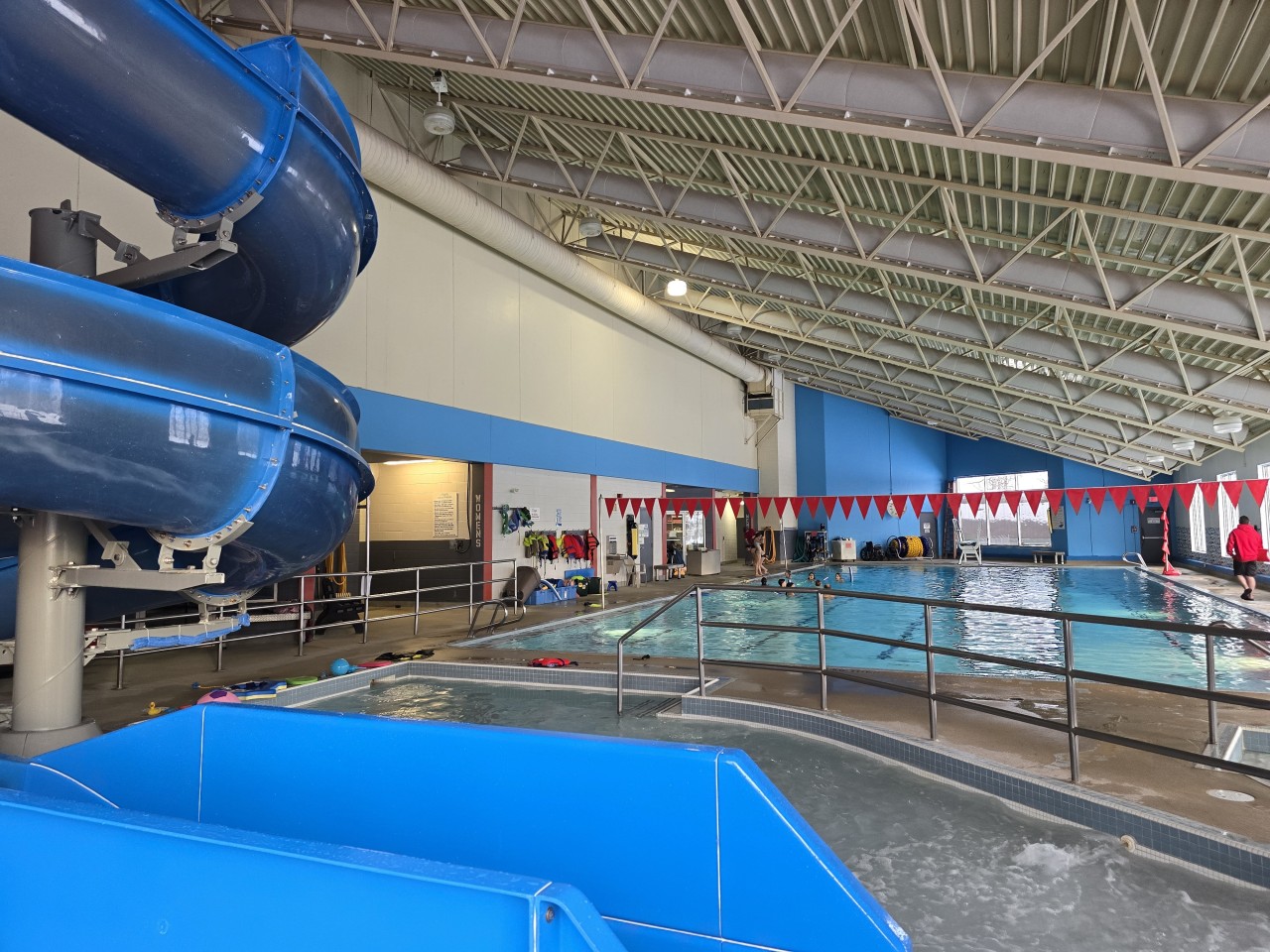 Sundre Aquaplex Swimming Pool Alberta Canada - With a waterslide, toddler pool, hot tub and a huge swimming pool, the family will have a blast at the Sundre Aquaplex 