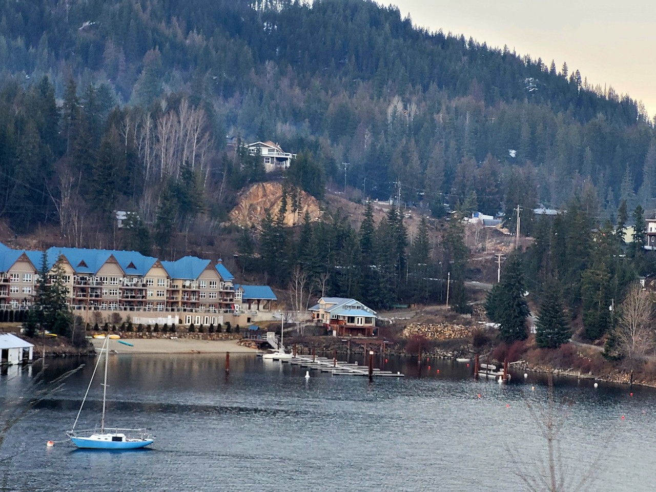 Kaslo Bay Marina Ridge Condos on Kootenay Lake B.C. Canada  - The Kaslo Bay Marina Ridge Condos have a beautiful view of Kootenay Lake in Kaslo B.C. 
