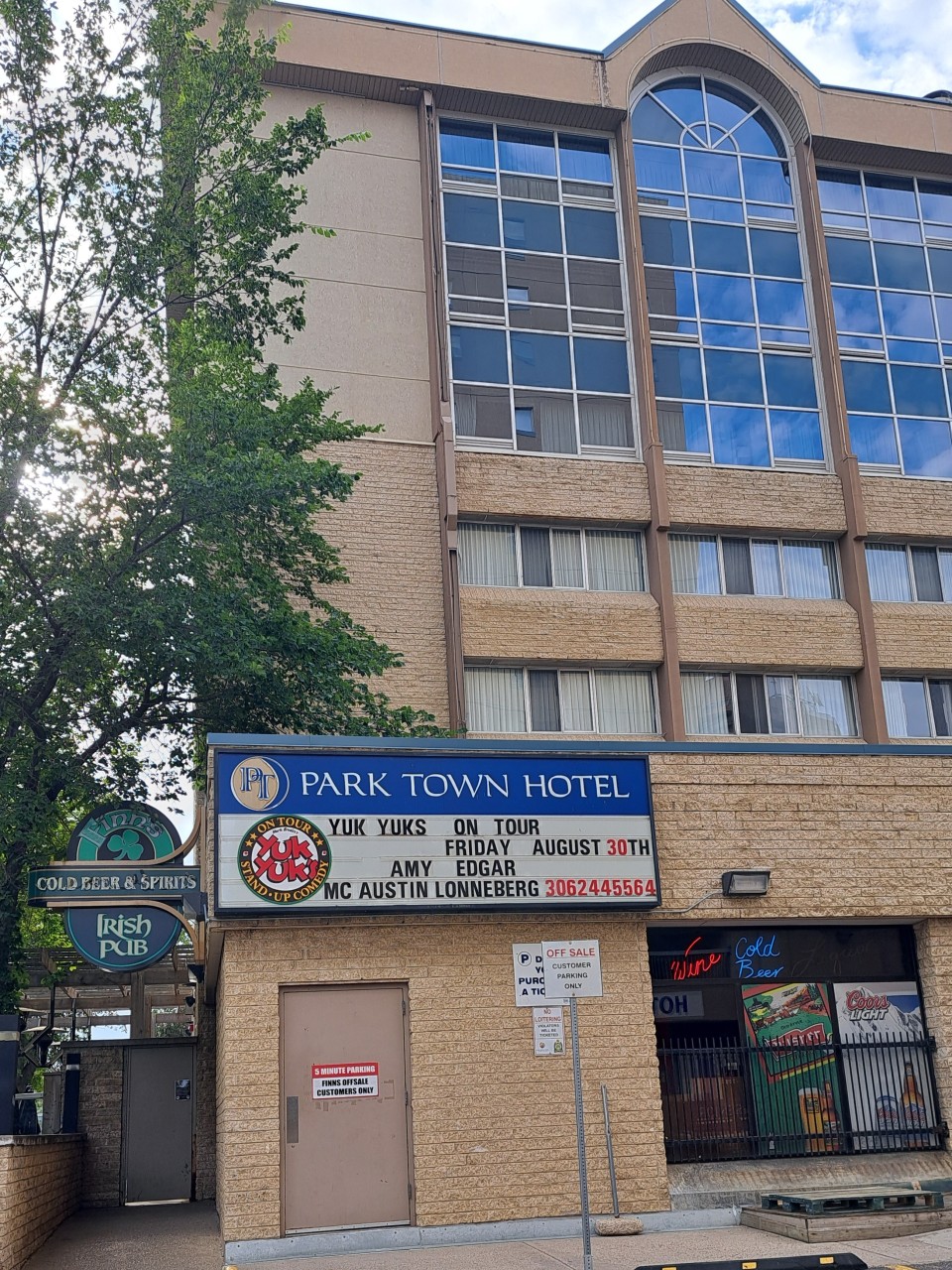 Yuk Yuks Comedy Club Saskatoon - A night of entertainment is steps away as Yuk Yuk’s Comedy Club is attached to the Park Town Hotel. In addition to getting a good laugh in at Yuk Yuk's, Park Town Hotel is also home to Finn's Irish Pub. Finn's has pool tables, dart boards and is a great place to watch the game while connecting with friends.
