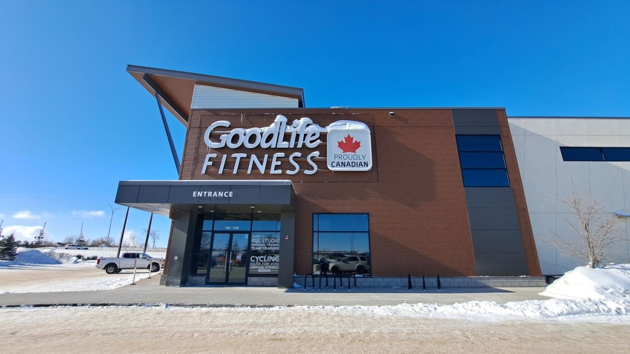 Goodlife Fitness Preston Crossing Saskatoon - Staying in shape while traveling to Saskatoon is easy at Goodlife Fitness in Preston Crossing. The gym is very clean and welcoming to all. Good Life gyms focus on creating a respectful, and caring environment.

The Preston Crossing location is open Monday-Thursday from 5am - 10pm, Fridays from 5am - 9pm and from 8am to 7pm on Saturdays and Sundays. The 
drop-in rate $26.50 including taxes.
