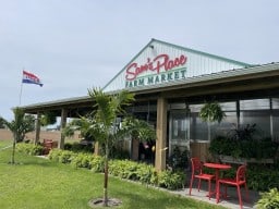 Sams-Place-Farm-Market-Roadside-View