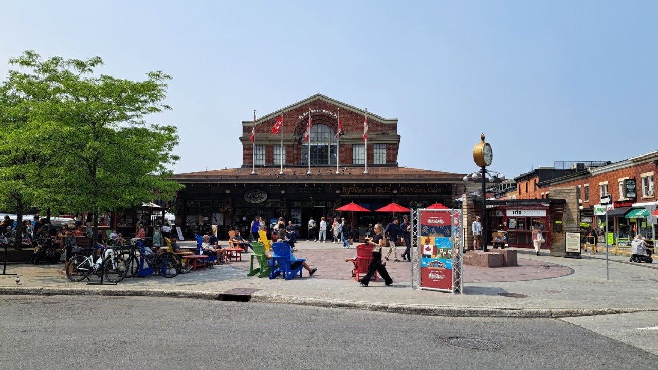 Ottawa Ontario ByWard Market - One of Ottawa’s most vibrant outdoor markets, ByWard is filled with local vendors selling everything from fresh produce to handmade crafts. The sounds of buskers, the aroma of roasting coffee, and the friendly small-town feel make it a must-stop when visiting Ottawa, Ontario.
