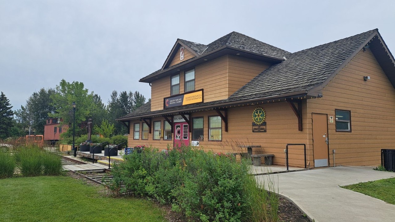 Stony Plain Visitor Information Centre Hub - The Visitor Centre is right in the park. Pick up maps, get local tips, and plan your Alberta adventures. It’s a perfect starting point for exploring.
