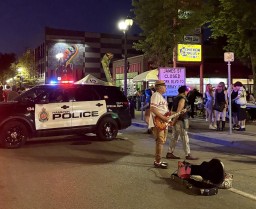 Street-Performers-at-Art-Crawl
